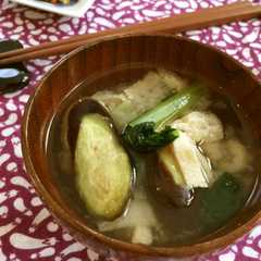 รูปของ 茄子と小松菜のお味噌汁