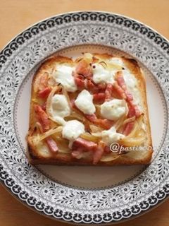 簡単♪タルトフランベ風トースト-レシピのメイン写真