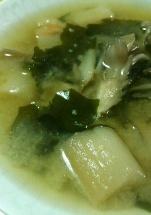 あごだしで！舞茸とお麩とワカメの味噌汁-レシピのメイン写真