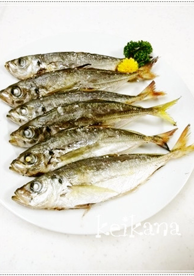 まとめて６尾！！尾がキレイ☆鯵の塩焼き♪-レシピのメイン写真