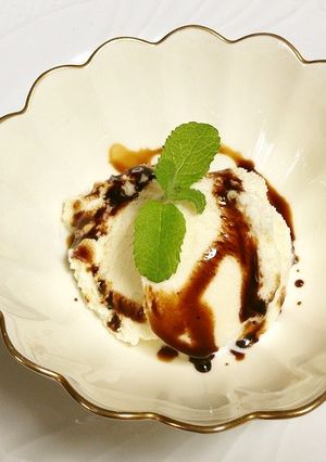 バニラアイスの煮つめバルサミコ酢かけ-レシピのメイン写真