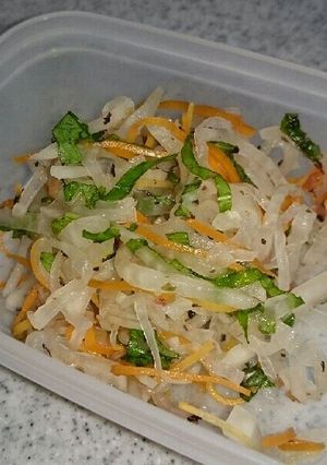 大根と人参と紫蘇の梅和え-レシピのメイン写真