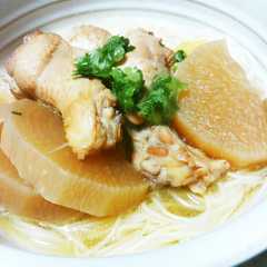 รูปของ 寒い夜に♪鶏手羽元と大根の麻油鶏風素麺