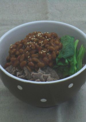 納豆ソースでピリ辛豚ドン-レシピのメイン写真