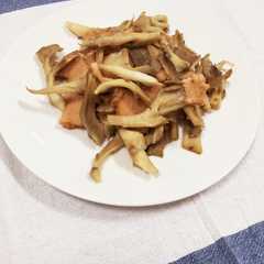รูปของ 塩糀で旨さ倍増！舞茸のバター炒め