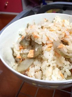 簡単♪ お母さんの鮭ごぼうごはん-レシピのメイン写真
