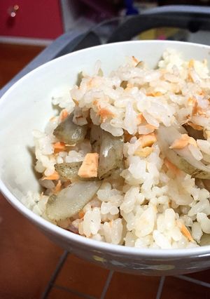 簡単♪ お母さんの鮭ごぼうごはん-レシピのメイン写真