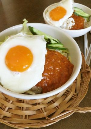 ミートソースでお手軽★ロコモコ丼-レシピのメイン写真