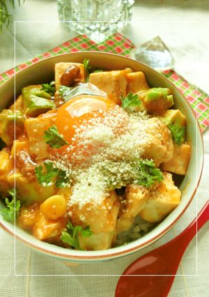 アボカド・コーン❀ミートソースで豆腐丼-レシピのメイン写真