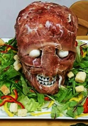 ハロウィン★頭蓋骨生ハムシーザーサラダ-レシピのメイン写真
