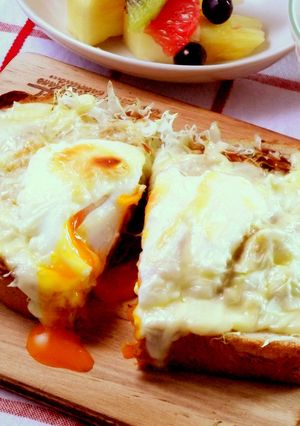 春キャベツチーズの半熟♪目玉焼きトースト-レシピのメイン写真