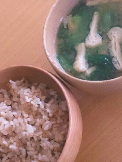 玄米 と レタスのお味噌汁-レシピのメイン写真