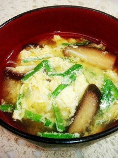 椎茸万歳♪にら玉味噌汁-レシピのメイン写真