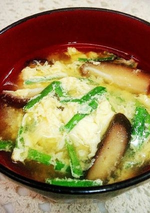 椎茸万歳♪にら玉味噌汁-レシピのメイン写真
