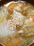 野菜たっぷり白菜と人参なめこのお味噌汁