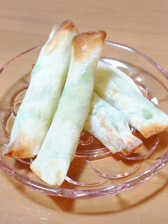 子どもと作ろ★餃子の皮de枝豆チーズパイ-レシピのメイン写真