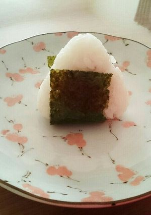 梅干しと鰹節で☆うめおかかおにぎり-レシピのメイン写真