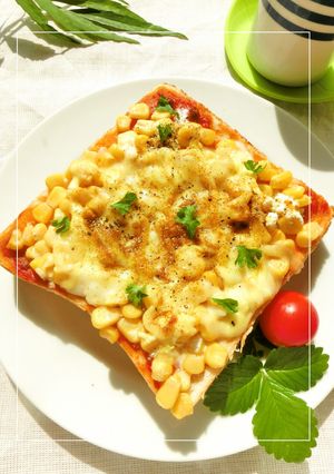 カレー風味*コーンのミートソーストースト-レシピのメイン写真