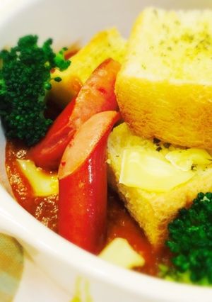 ガーリックトーストのミートソース仕立て-レシピのメイン写真
