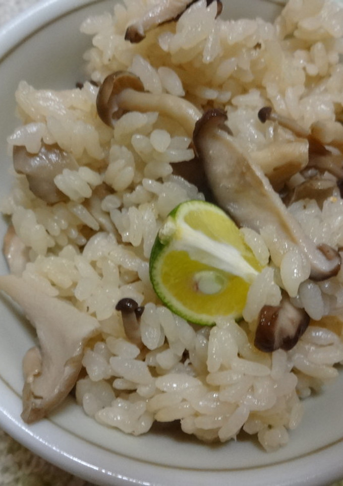 きのこの炊き込みご飯＊かぼすの香り-レシピのメイン写真