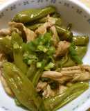 簡単！豚肉と ししとうの胡麻油で甘辛炒め