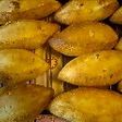 ニンジン葉と自家製ベーコンの天然酵母パン