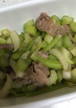 セロリと豚肉の炒め物-レシピのメイン写真