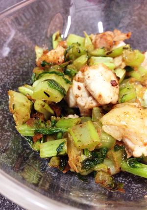 鶏肉と大根の葉のごま油炒め-レシピのメイン写真