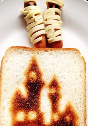 ハロウィントーストとミイラソーセージ-レシピのメイン写真