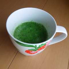 รูปของ 朝食におやつに☆水菜とりんごスムージー