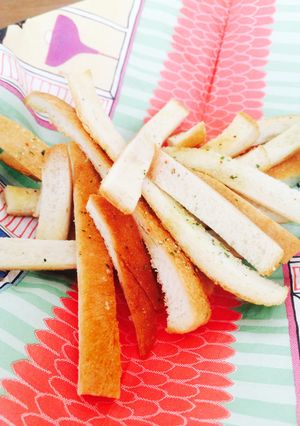 おやつやおつまみにも♪カリカリパンのみみ-レシピのメイン写真