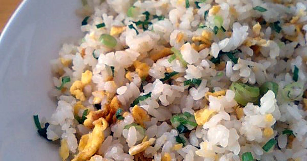 うどんと炒飯 ヒガシマルうどんスープで絶品✿炒飯 by ぴよこの食卓 【クックパッド