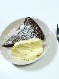 ガトーショコラかぼちゃの生クリーム添え-レシピのメイン写真