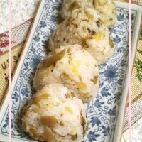 基本からアレンジまで！思わずつくりたくなる「高菜おにぎり」のレシピ