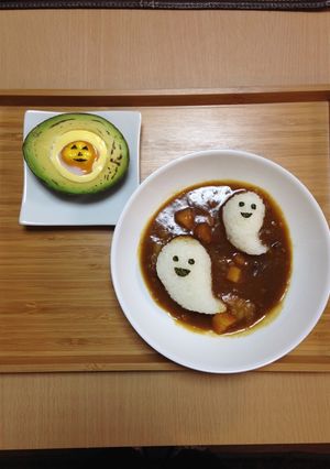 オバケカレーとアボカドエッグハロウィン版-レシピのメイン写真