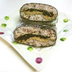 รูปของ W昆布のおにぎらず！