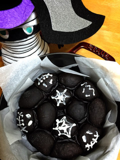 ハロウィンに真っ黒ちぎりパン-レシピのメイン写真