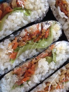 金平サラダでおにぎらず-レシピのメイン写真