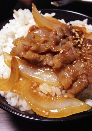 牛コマと玉ねぎの味噌炒め & 味噌汁-レシピのメイン写真