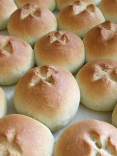 春☆桜☆パン♪《桜花と葉パウダー入り》-レシピのメイン写真