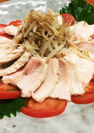 フライパンで蒸し鶏むね肉とモヤシのナムル-レシピのメイン写真