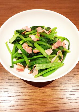 ゴマ油で！小松菜のしゃきっとベーコン炒め-レシピのメイン写真