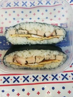鶏ハムと卵焼きのおにぎらずです。-レシピのメイン写真