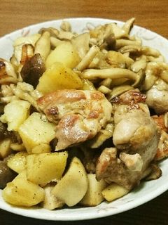 鶏肉とじゃが芋、きのこの焦がしバター炒め-レシピのメイン写真