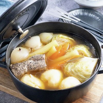 ストウブ鍋　直径20センチ＊レシピ本も出品中 楽天市場】ストウブ 赤 20センチの通販