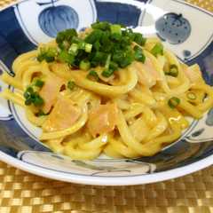 รูปของ 簡単混ぜうどん！♡マヨカレーうどん