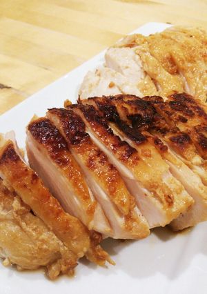 漬けて焼くだけ！絶品鶏むね肉の塩麹焼き-レシピのメイン写真