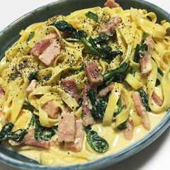 รูปของ 男飯☆ほうれん草とベーコンのカルボナーラ