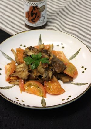 舞茸とトマトのにんにくドレッシング炒め-レシピのメイン写真