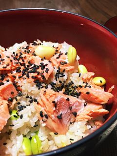 鮭とサツマイモと枝豆の炊き込み御飯-レシピのメイン写真